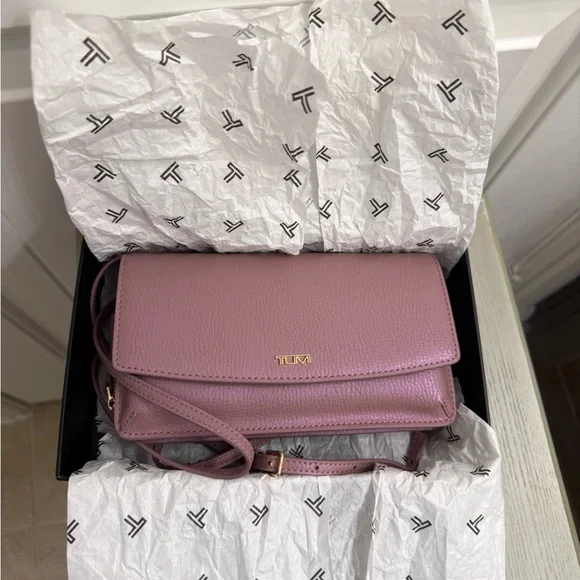 New with Box/Bag TUMI Pearl Pink Leather Crossbody Wallet - Picture 9 of 10